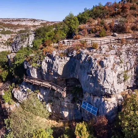 Nika Villa Radonic
