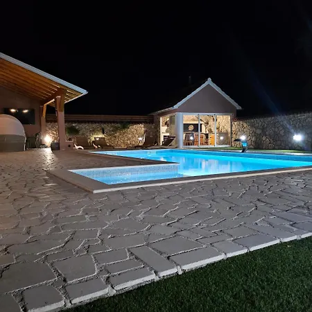 Nika Villa Radonic